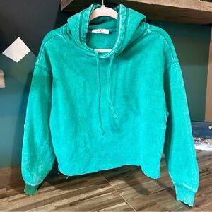 Zenana Cropped Hoodie Size Medium Green Women’s